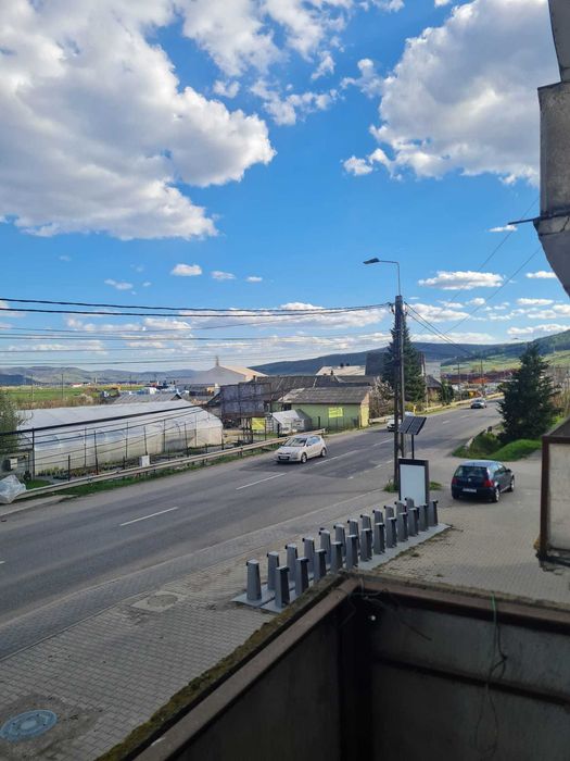 Apartament spatios 4 camere de vanzare 65 000 euro ( negociabil)