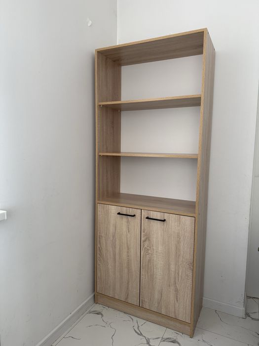 Школьные парты, стулья, маркерная доска, офисный шкаф