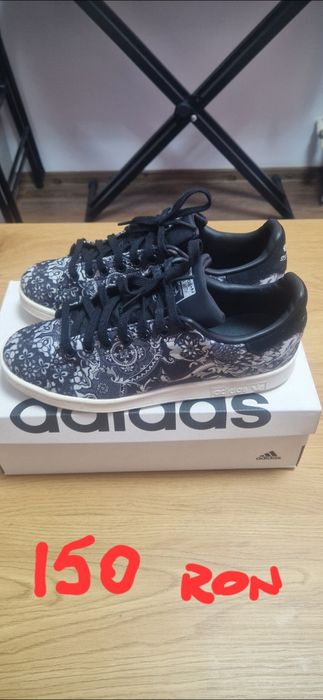 Vand pantofi sport Adidas colectie.
