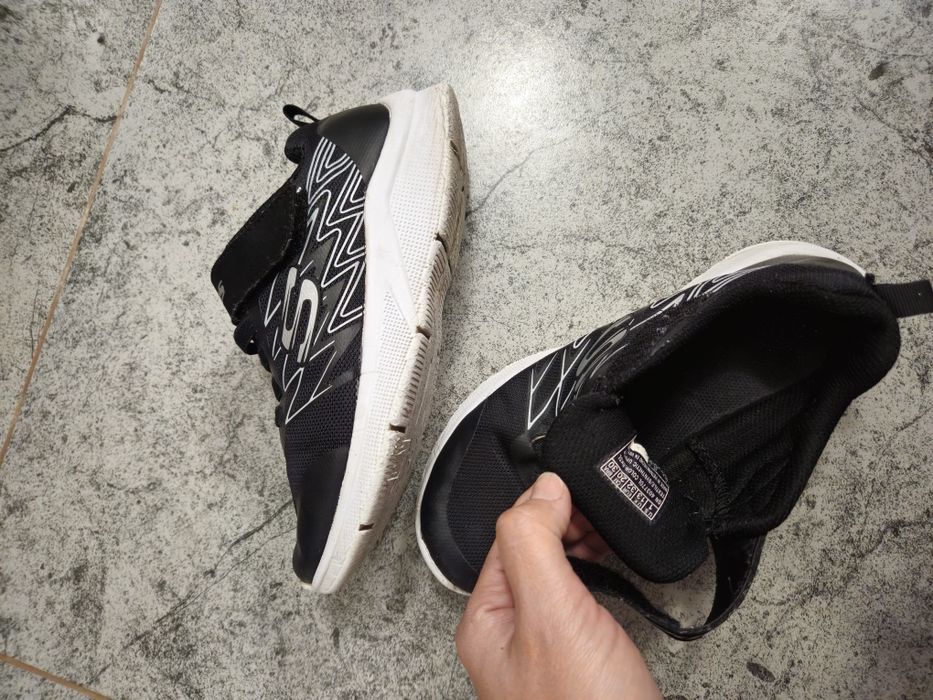 Кроссовки Sketchers из Интертоп. 32 размер