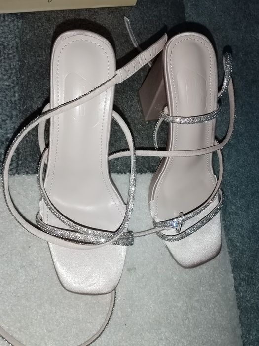 Sandale aurii cu pietricele