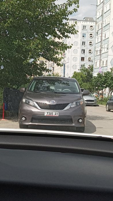 Тойота сиена 2013г