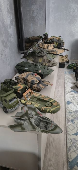 Продам игрушки военную базу