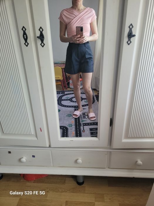 Pantaloni scurti, negru/gri inchis, doar probati,  ma string in talie