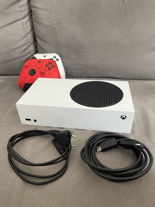 Xbox Series S 512GB + 2 controllere – folosit foarte puțin, stare excelentă