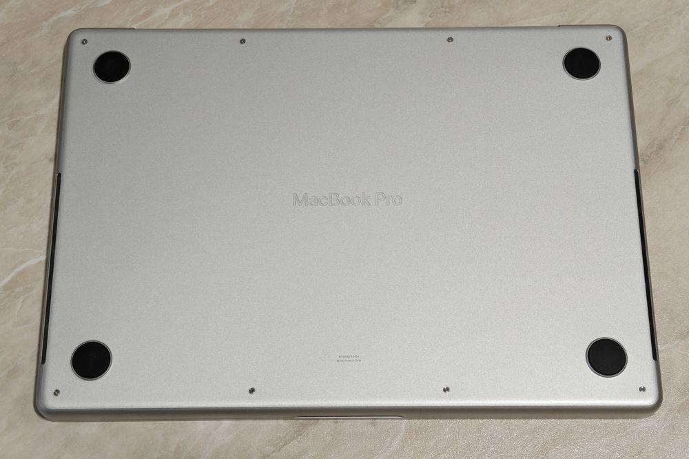 MacBook Pro 14 M5 24/1TB 33цикла/100%