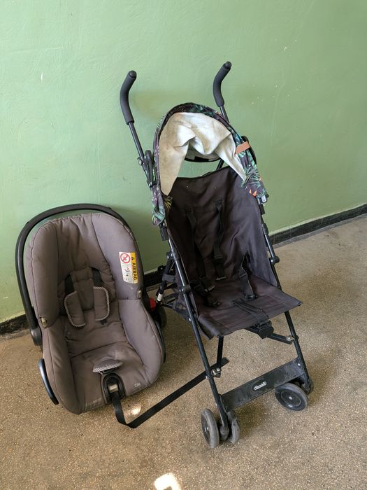 Vând cărucior tip umbrela și scoica auto