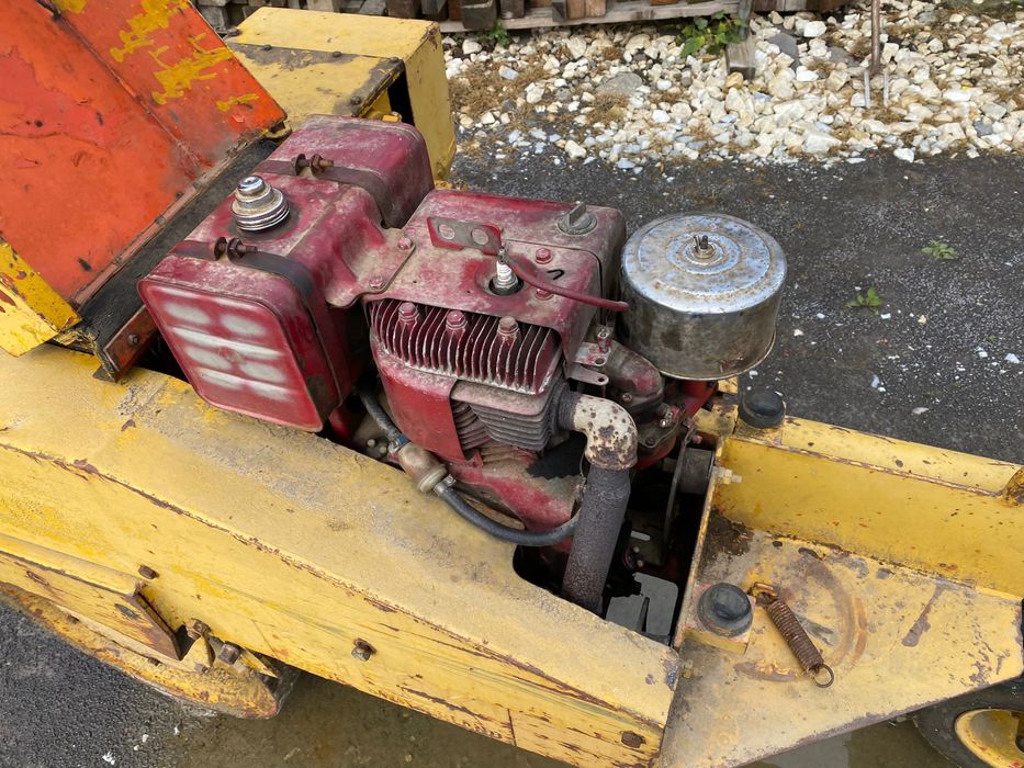 Cilindru compactor 500 kg functioneaza bine