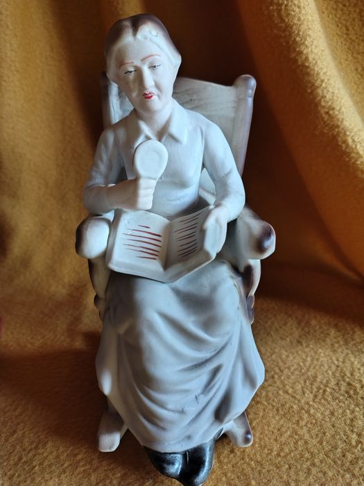 Bibelouri  bunicul și bunica pe scaune Arpo Curtea de Argeș