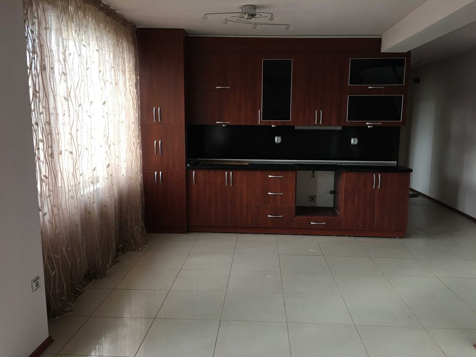 Лукс! Многостаен и Двоен Гараж - 152 кв.метра- Площад Лаврентий