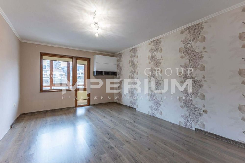 Продава се Тристаен апартамент в Варна, Възраждане 4 - 115 кв.м за 1042 €/кв.м - Снимка #7