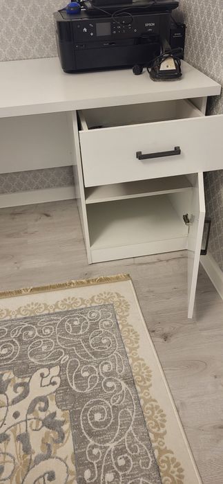 Үстел сатылады!!!