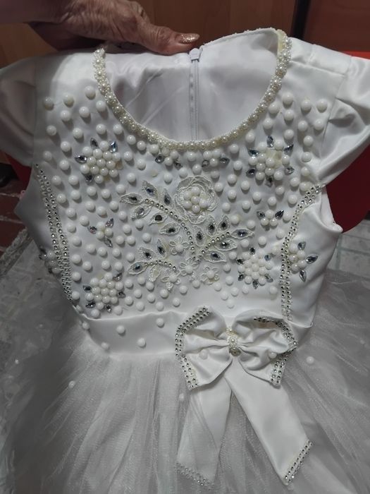 Нарядное платье 10 тысяч тенге