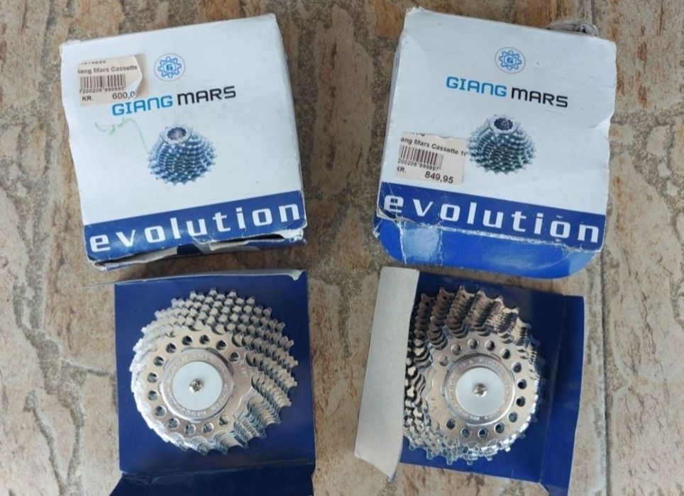 Pinioane bicicletă Shimano originale, cameră de 10 și 11 pinioane