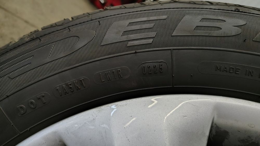 Гуми 215/60/17 Debica