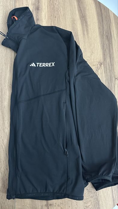 спортивная одежда Adidas