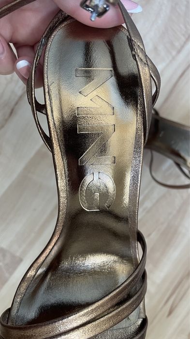 Новые босоножки Манго