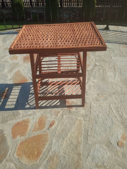 Дървено столче..Нощви.Маса -2 броя.