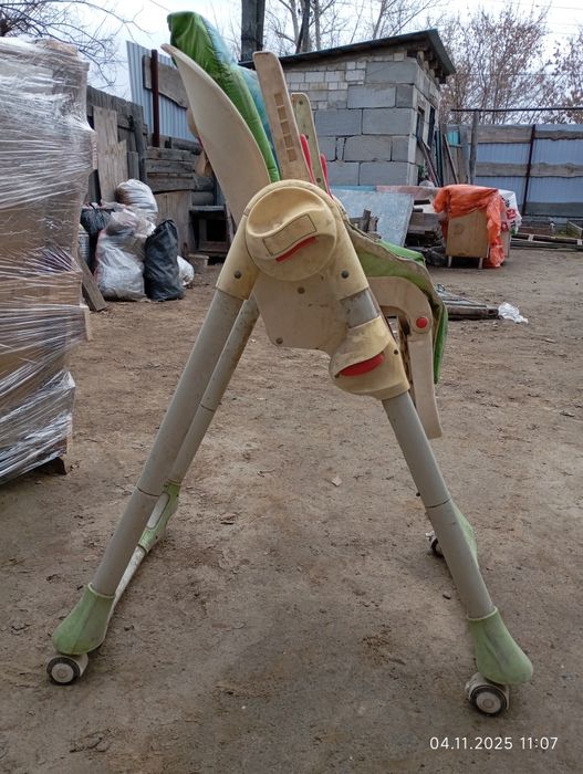 Бесплатно. Отдам даром детский стул.