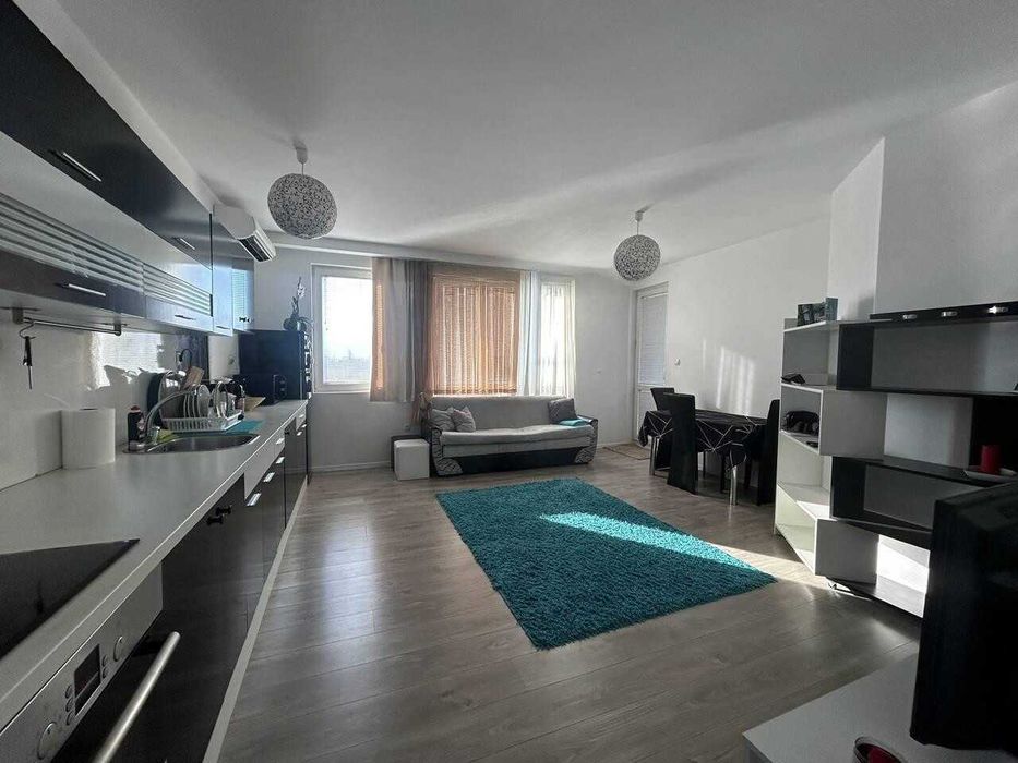 Тристаен Апартамент във Въстанически