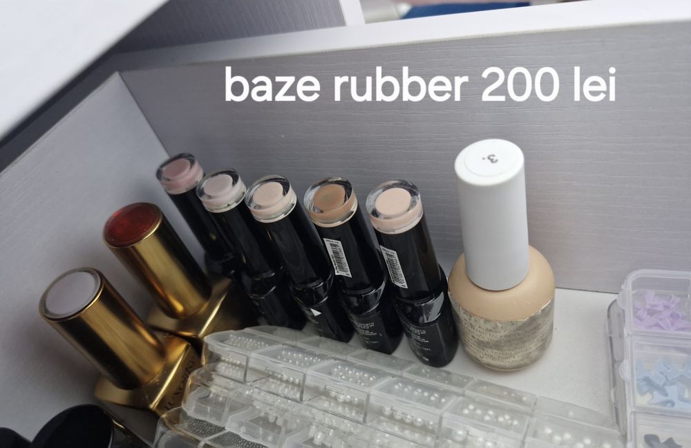 Vând produse unghii