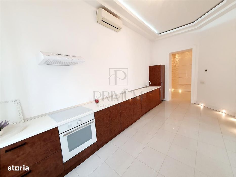 Neptun - 3 Camere - Spatioas - Inalt - Renovat - 2 Bai - Vila Istorica