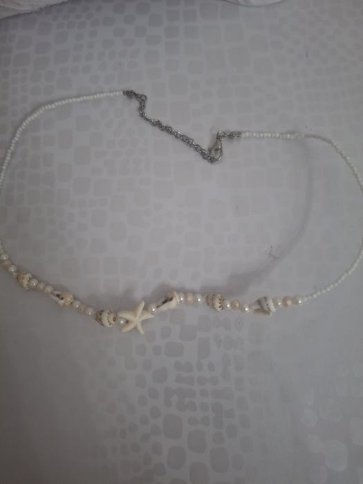 Цепочка из бисера и с ракушками