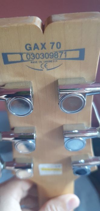Електрическа китара Ibanez – червена + калъф