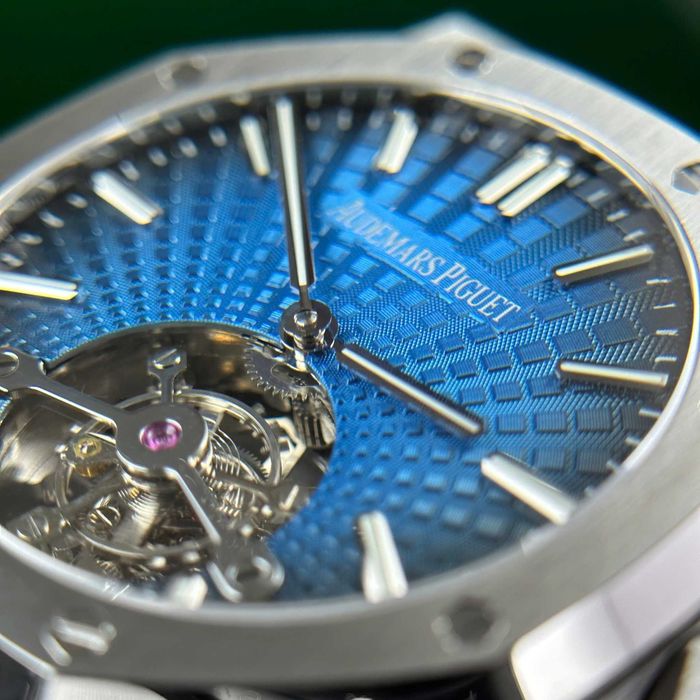audemars piguet royal oak  активен турбийон