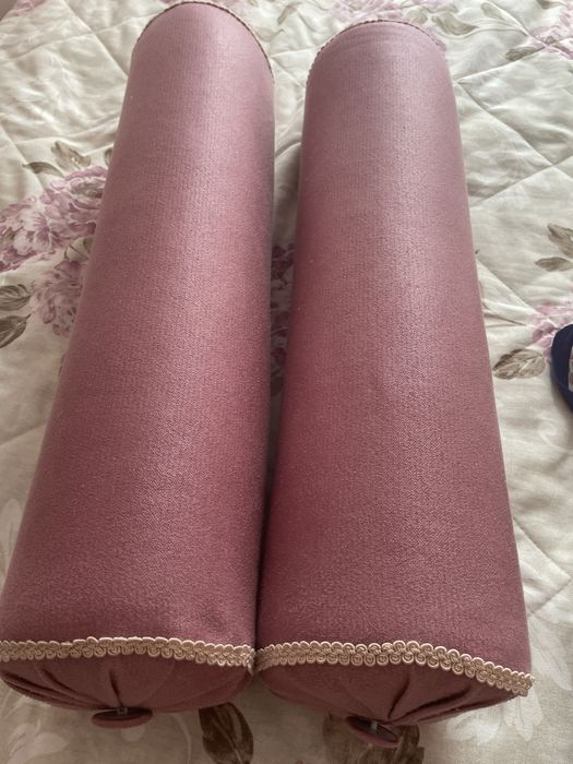 Покрывало и декоративные подушки