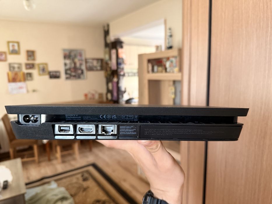 Playstation 4 на 1 година