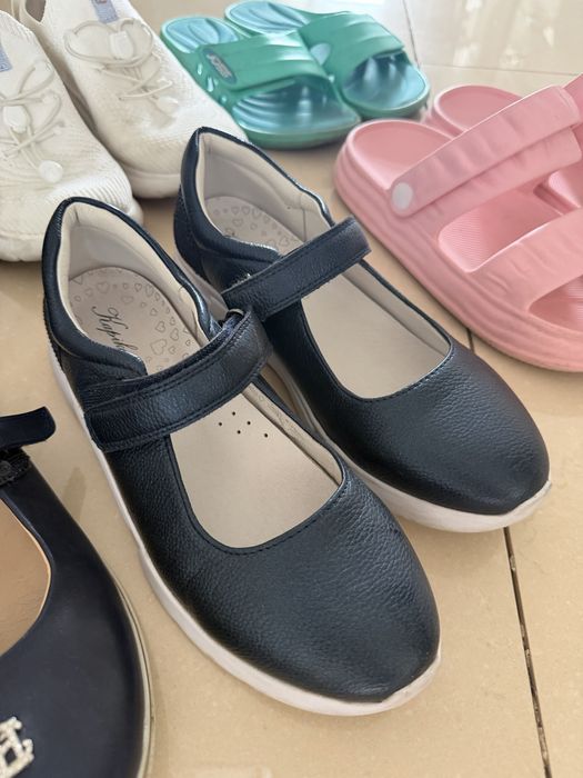 Обувь для девочки, туфли кроссовки 34-35 размер