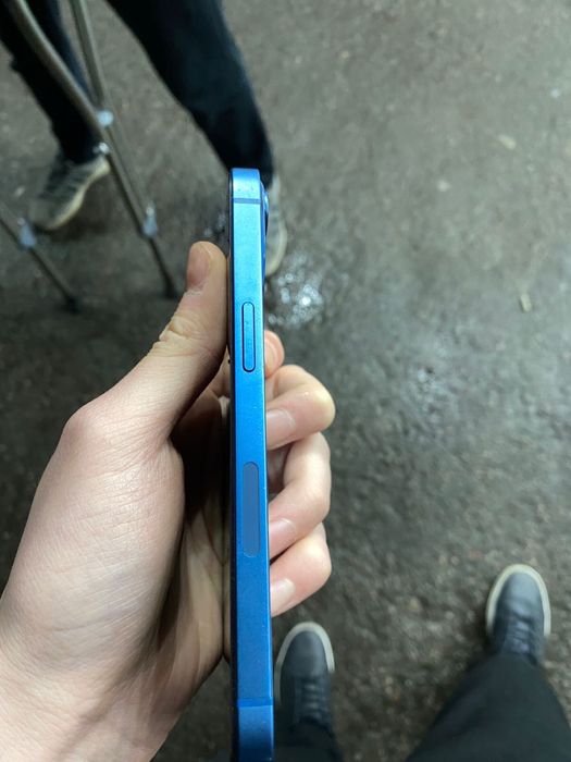 Продам айфон 13