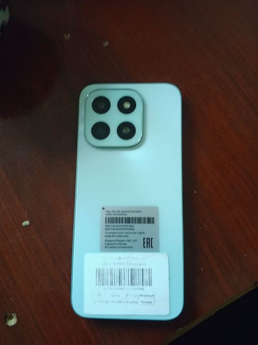 Xonor x6 xotira 128 Gb sotladi srochni  3 oy bo'ldi yangi olganman kar