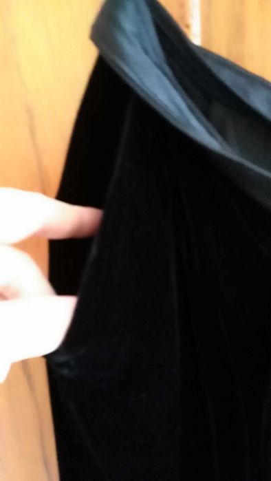 Pantaloni EmporioArmani, catifea din matase, negri cu ape, L/44