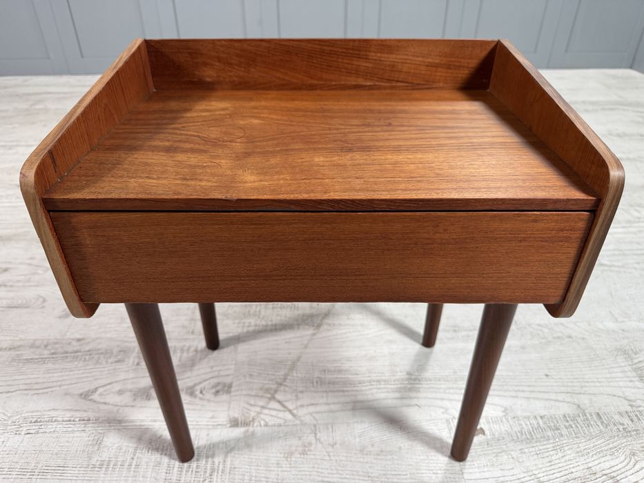 Винтидж нощно шкафче Д1146