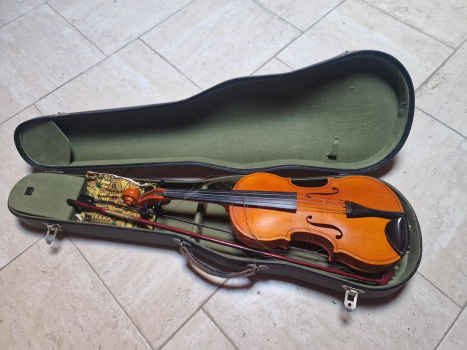 Старинна цигулка