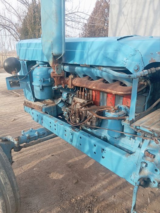 T.28.traktor sotiladi