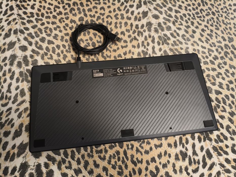 Vand tastatura Logitech G213