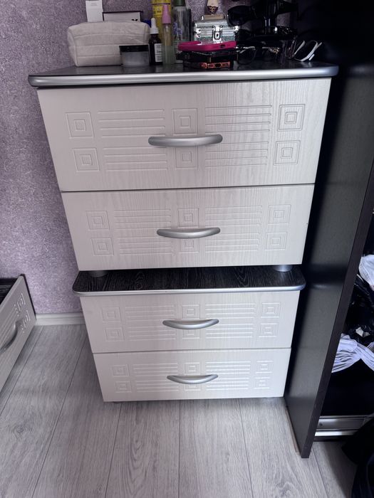 Комод и 2 тумбочки
