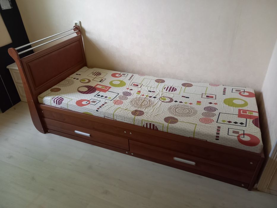 Одноместный мягкая кровать