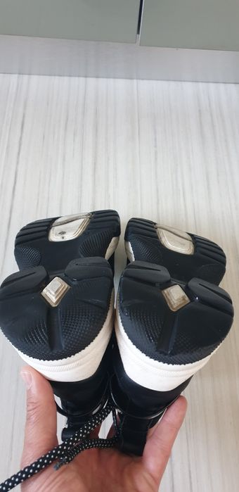 DSQUARED2 Leather Made in Italy / 37 / 23.5 см ОРИГИНАЛ! Дамски Кецове