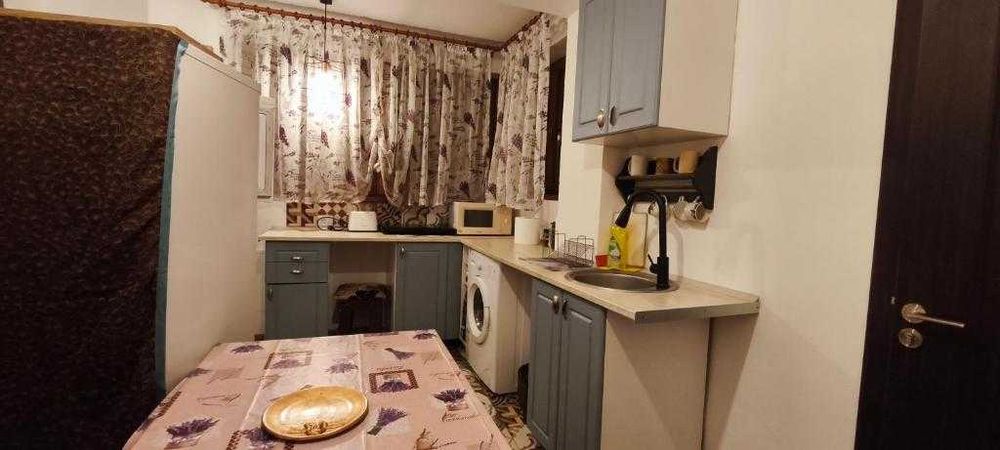 2 apartamente confortabile in curtea privata, cu locuri de parcare
