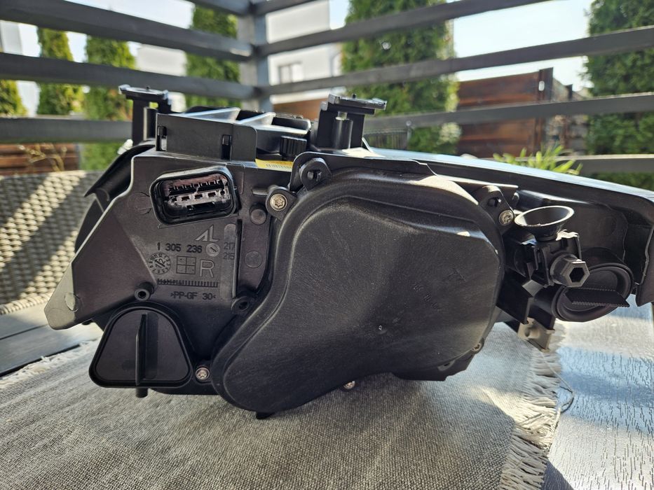 Far dreapta bixenon adaptiv BMW E92