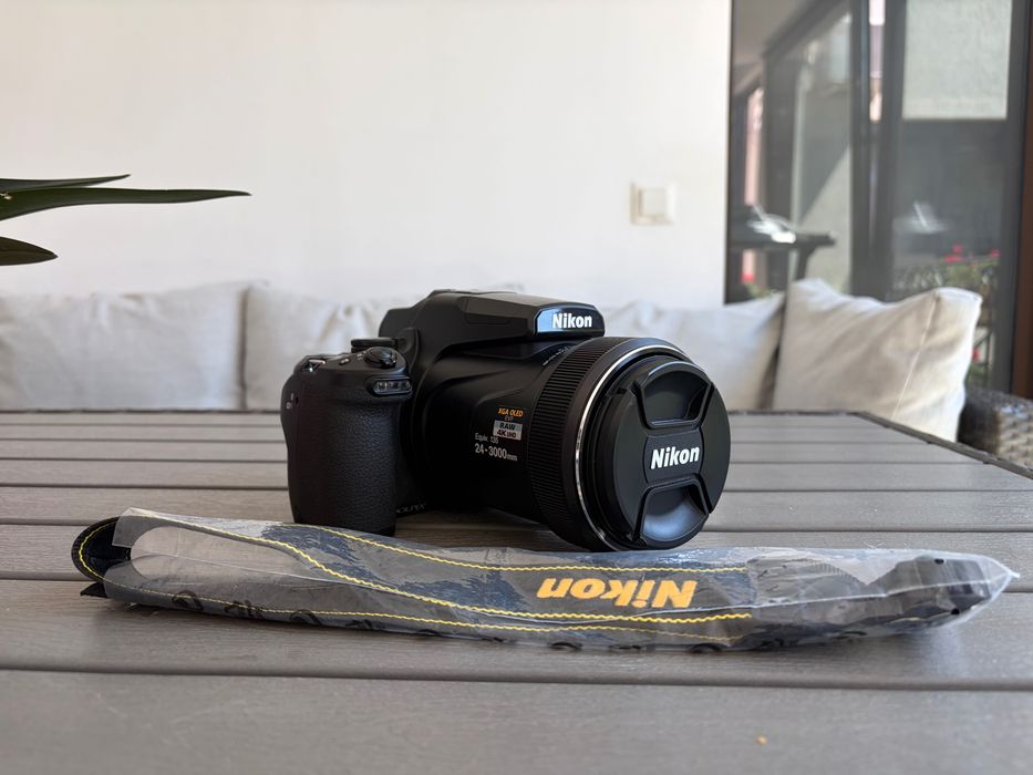 Camera foto Nikon Coolpix P1000, 2 baterii EN-EL20a originale, incarcator Patona pentru baterii, card sd Sandisk extreme plus 64gb