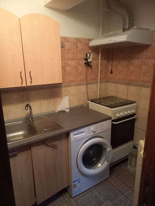 2  garsoniere de închiriat