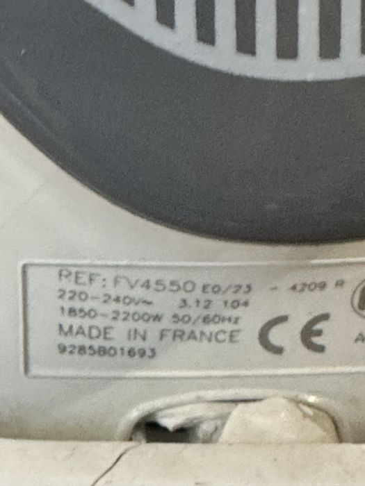 Ютия Tefal e с мощност 2200w , пурпурен цвят и резервоар за вода от 0.