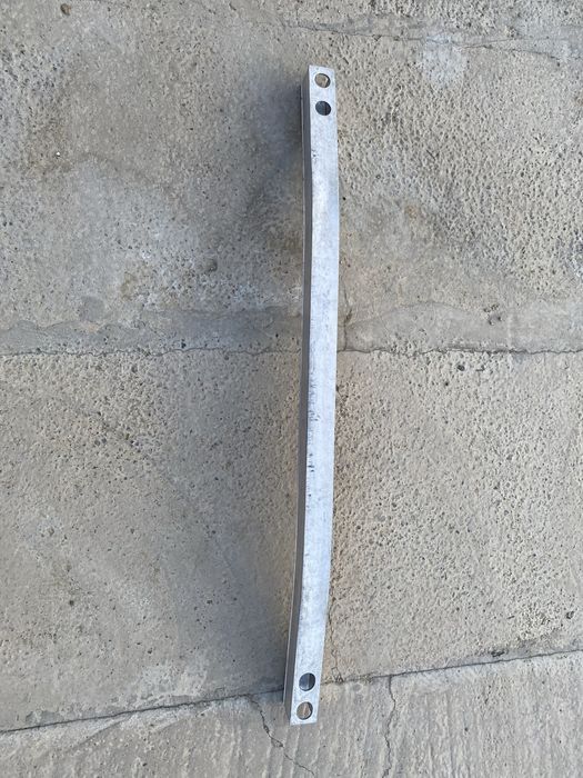 усилитель бампера Toyota Highlander