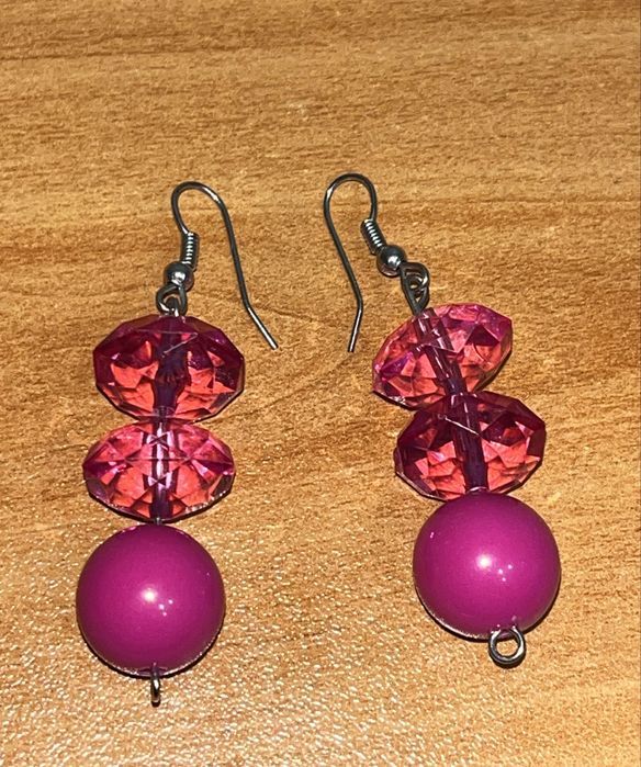 Обеци с розови крисатли и топчета