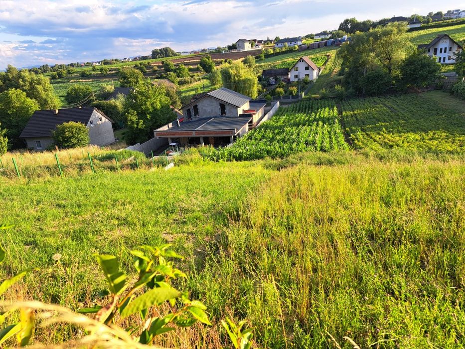 Teren 14 ari Moara Suceava, asfalt, utilități, 14 m deschidere, negoci